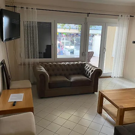 Apartment Petofi24 *
