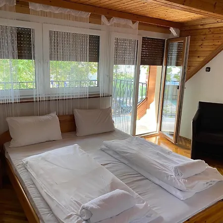 Apartment Petofi24 *